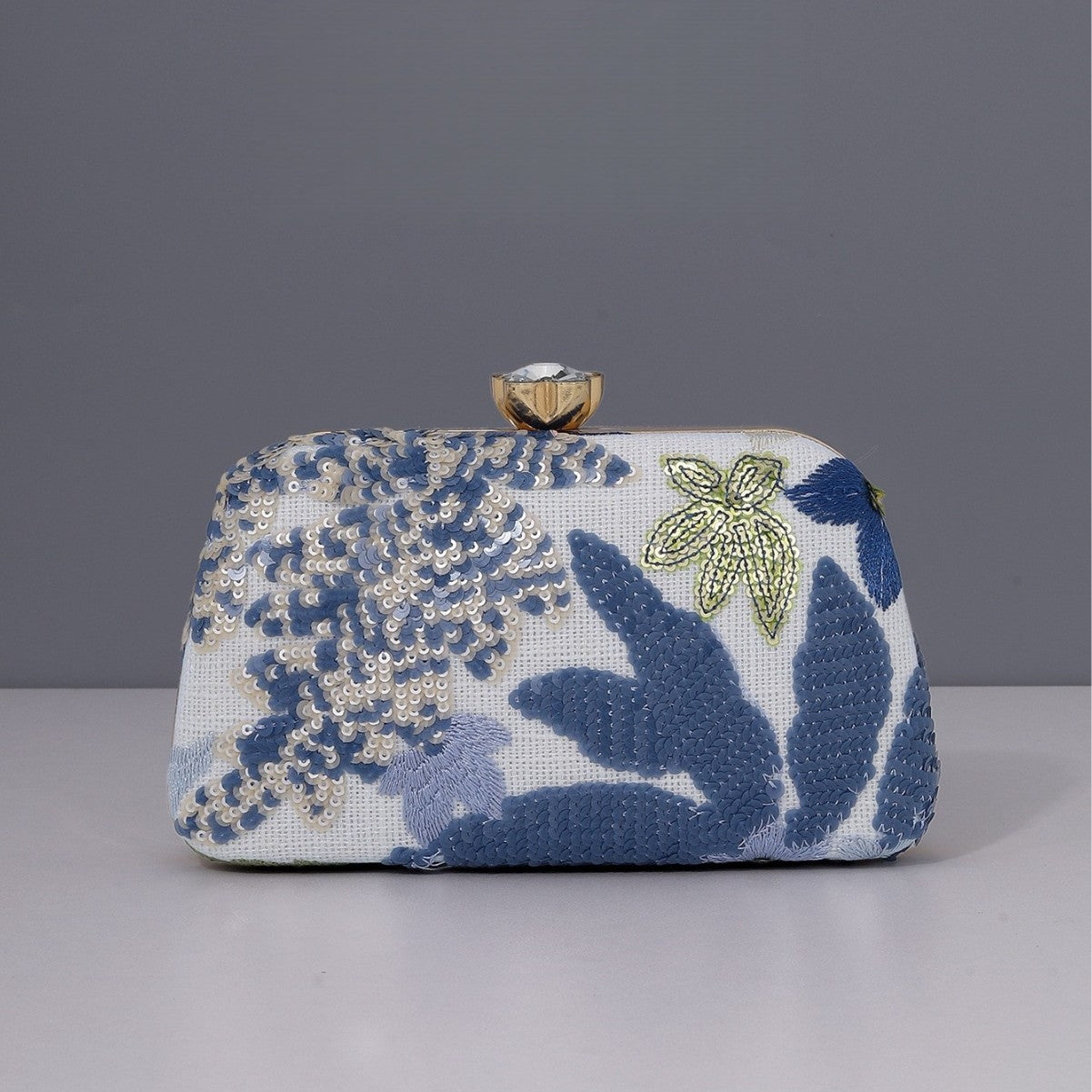 2026 New Handmade Embroidered Sequin Sparkling Evening Clutch Niche Handbag