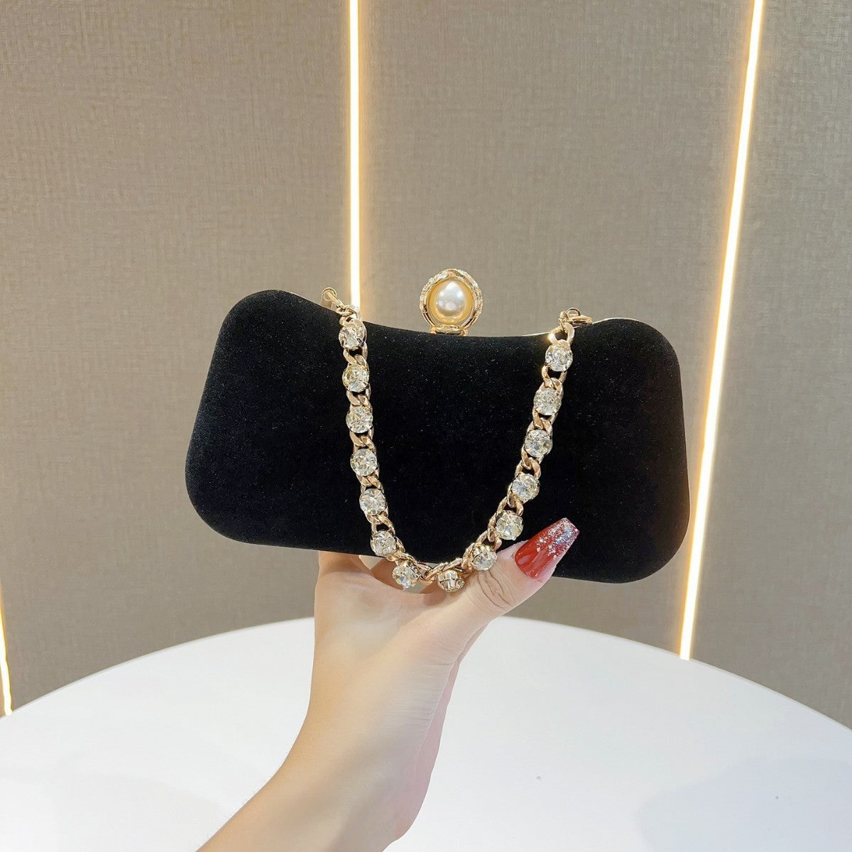 A Champagne Golden Evening Bag with an Arc Shape, Adorned with Rhinestones, Can Be Held by Hand Or Worn Cross-Body, Perfect for Formal Events